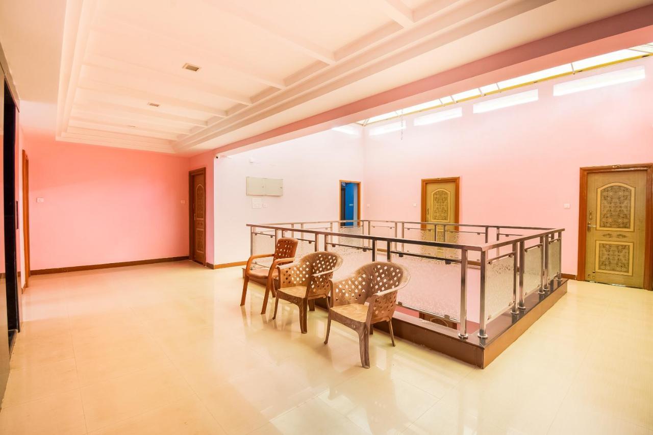 Oyo 62964 Hotel Vandana Grand ネルール エクステリア 写真